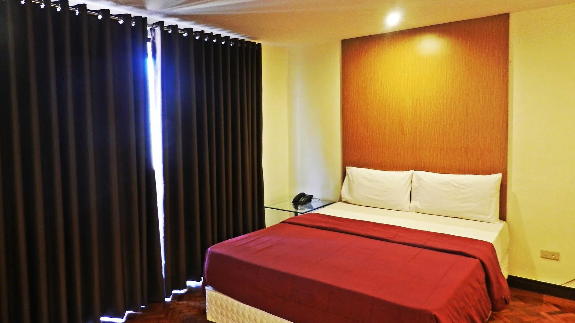 Salcedo Suites Manila Aparthotel