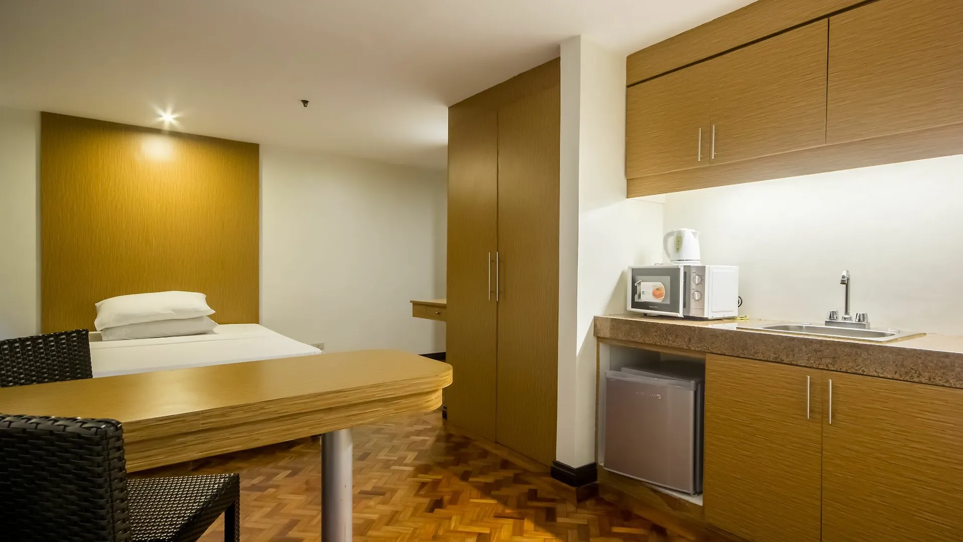 Salcedo Suites Manila 3*,  Philippines